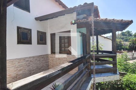 Casa à venda com 450m², 4 quartos e 3 vagas Casa à venda com 450m², 4 quartos e 3 vagasvaranda