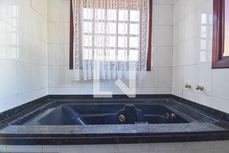 Casa à venda com 450m², 4 quartos e 3 vagas Casa à venda com 450m², 4 quartos e 3 vagasBanheiro da Suíte