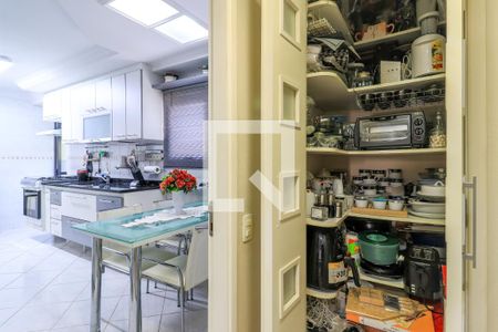 Apartamento à venda com 141m², 4 quartos e 3 vagasCozinha - Despensa