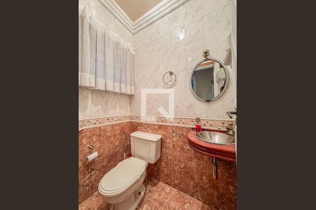 Casa à venda com 274m², 4 quartos e 4 vagas Casa à venda com 274m², 4 quartos e 4 vagasLavabo