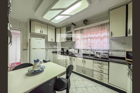 Casa à venda com 274m², 4 quartos e 4 vagas Casa à venda com 274m², 4 quartos e 4 vagasCozinha