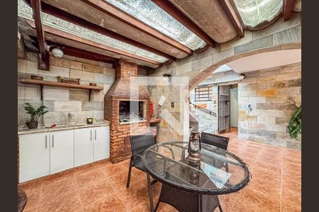 Casa à venda com 274m², 4 quartos e 4 vagas Casa à venda com 274m², 4 quartos e 4 vagasEspaço Gourmet