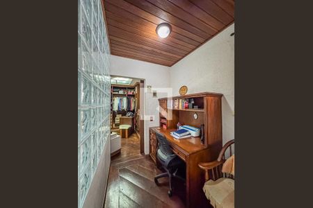 Casa à venda com 274m², 4 quartos e 4 vagas Casa à venda com 274m², 4 quartos e 4 vagasCloset