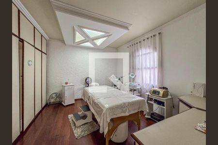 Casa à venda com 274m², 4 quartos e 4 vagas Casa à venda com 274m², 4 quartos e 4 vagasSuíte