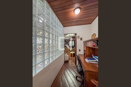 Casa à venda com 274m², 4 quartos e 4 vagas Casa à venda com 274m², 4 quartos e 4 vagasCloset