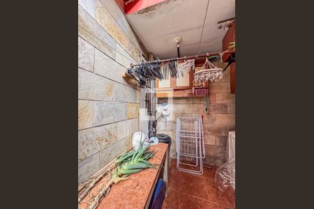 Casa à venda com 274m², 4 quartos e 4 vagas Casa à venda com 274m², 4 quartos e 4 vagasÁrea de Serviço