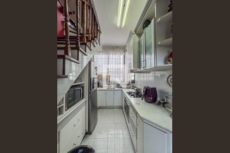 Casa à venda com 274m², 4 quartos e 4 vagas Casa à venda com 274m², 4 quartos e 4 vagasCozinha