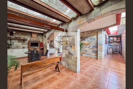 Casa à venda com 274m², 4 quartos e 4 vagas Casa à venda com 274m², 4 quartos e 4 vagasEspaço Gourmet