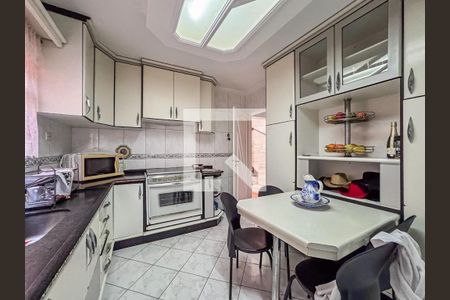 Casa à venda com 274m², 4 quartos e 4 vagas Casa à venda com 274m², 4 quartos e 4 vagasCozinha
