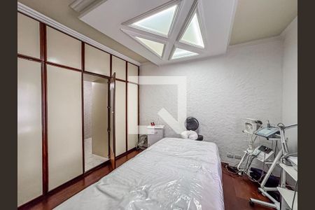 Casa à venda com 274m², 4 quartos e 4 vagas Casa à venda com 274m², 4 quartos e 4 vagasSuíte