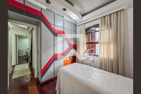 Casa à venda com 274m², 4 quartos e 4 vagas Casa à venda com 274m², 4 quartos e 4 vagasSuíte