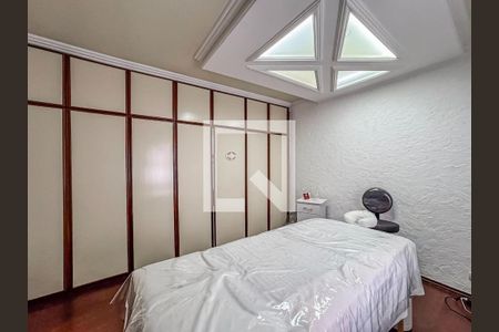 Casa à venda com 274m², 4 quartos e 4 vagas Casa à venda com 274m², 4 quartos e 4 vagasSuíte