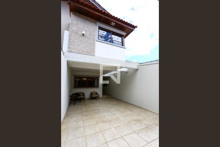 Casa para alugar com 141m², 3 quartos e 3 vagasFachada