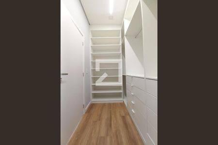 Casa de condomínio à venda com 360m², 3 quartos e 4 vagas Casa de condomínio à venda com 360m², 3 quartos e 4 vagasCloset da suíte