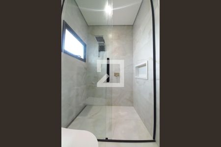 Casa de condomínio à venda com 360m², 3 quartos e 4 vagas Casa de condomínio à venda com 360m², 3 quartos e 4 vagasBanheiro da Suíte