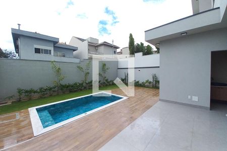 Casa de condomínio à venda com 360m², 3 quartos e 4 vagas Casa de condomínio à venda com 360m², 3 quartos e 4 vagasÁrea comum - Piscina