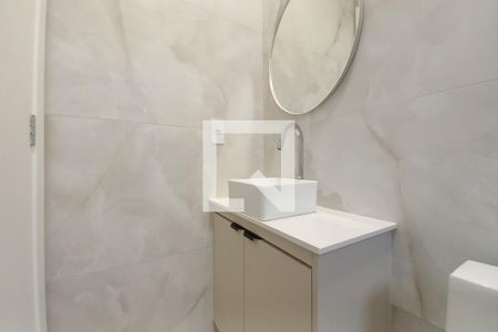 Casa de condomínio à venda com 360m², 3 quartos e 4 vagas Casa de condomínio à venda com 360m², 3 quartos e 4 vagasBanheiro da Suíte 2