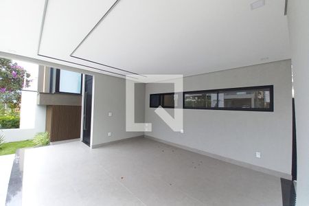 Casa de condomínio à venda com 360m², 3 quartos e 4 vagas Casa de condomínio à venda com 360m², 3 quartos e 4 vagasGaragem