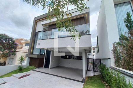 Casa de condomínio à venda com 360m², 3 quartos e 4 vagas Casa de condomínio à venda com 360m², 3 quartos e 4 vagasFachada do Prédio