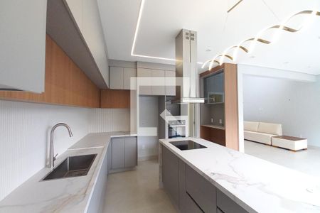 Casa de condomínio à venda com 360m², 3 quartos e 4 vagas Casa de condomínio à venda com 360m², 3 quartos e 4 vagasCozinha