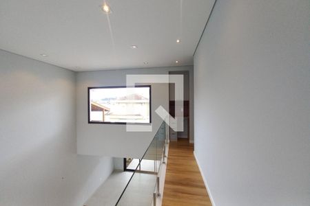 Casa de condomínio à venda com 360m², 3 quartos e 4 vagas Casa de condomínio à venda com 360m², 3 quartos e 4 vagasCorredor