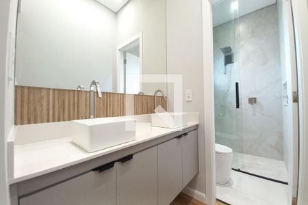 Casa de condomínio à venda com 360m², 3 quartos e 4 vagas Casa de condomínio à venda com 360m², 3 quartos e 4 vagasBanheiro da Suíte 1