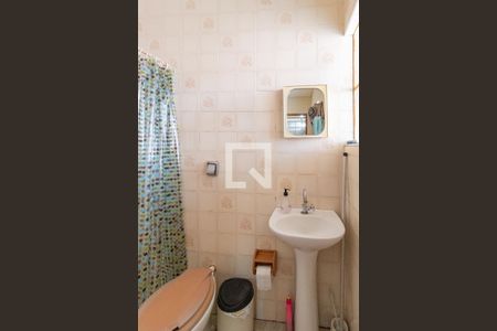 Casa à venda com 215m², 3 quartos e 2 vagasBanheiro de serviço