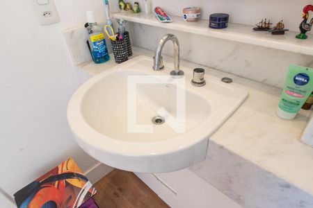 Apartamento à venda com 59m², 2 quartos e 2 vagasBanheiro da suíte
