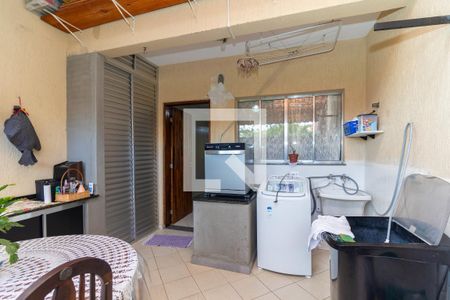 Casa à venda com 75m², 2 quartos e 2 vagasÁrea de Serviço