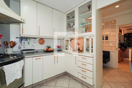 Apartamento para alugar com 196m², 3 quartos e 4 vagas Apartamento para alugar com 196m², 3 quartos e 4 vagasCozinha