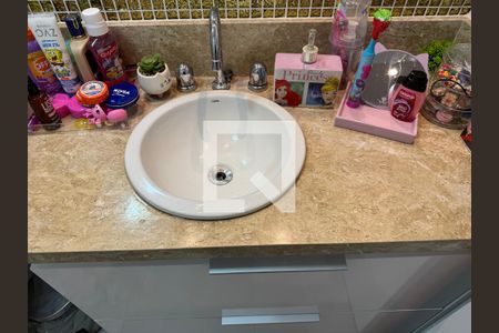 Apartamento à venda com 120m², 3 quartos e 2 vagas Apartamento à venda com 120m², 3 quartos e 2 vagasBanheiro Social