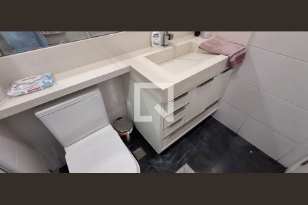 Apartamento à venda com 66m², 3 quartos e 2 vagas Apartamento à venda com 66m², 3 quartos e 2 vagasBanheiro 2