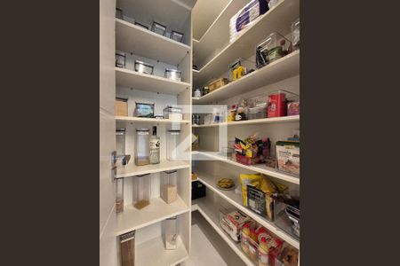 Casa de condomínio à venda com 400m², 5 quartos e 4 vagasDespensa