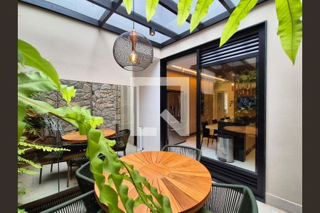 Casa de condomínio à venda com 400m², 5 quartos e 4 vagasVaranda