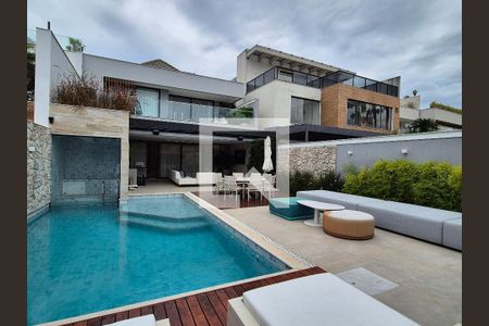 Casa de condomínio à venda com 400m², 5 quartos e 4 vagasÁrea externa