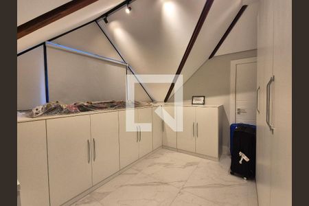 Casa de condomínio à venda com 400m², 5 quartos e 4 vagasCloset da suíte 5