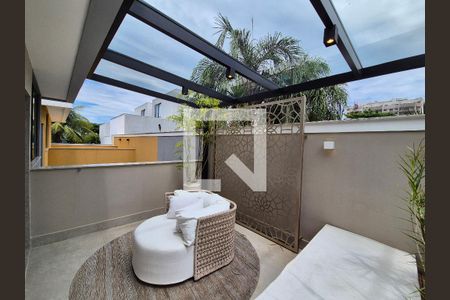 Casa de condomínio à venda com 400m², 5 quartos e 4 vagasVaranda da suite 2