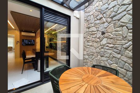 Casa de condomínio à venda com 400m², 5 quartos e 4 vagasVaranda