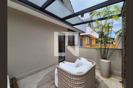 Casa de condomínio à venda com 400m², 5 quartos e 4 vagasVaranda da suite 2