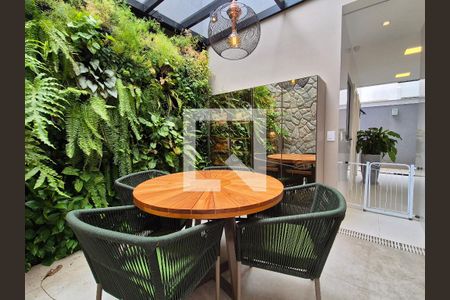 Casa de condomínio à venda com 400m², 5 quartos e 4 vagasVaranda