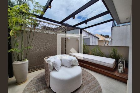 Casa de condomínio à venda com 400m², 5 quartos e 4 vagasVaranda da suite 2