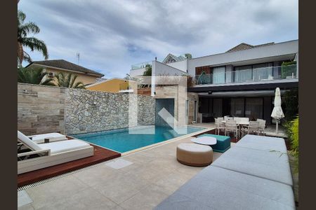 Casa de condomínio à venda com 400m², 5 quartos e 4 vagasÁrea externa