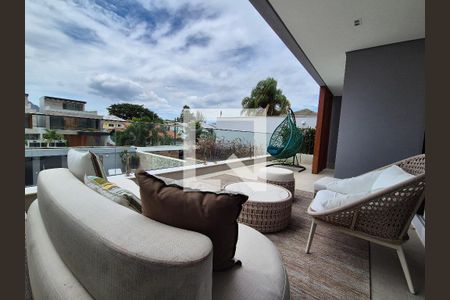 Casa de condomínio à venda com 400m², 5 quartos e 4 vagasVaranda das suites 3 e 4