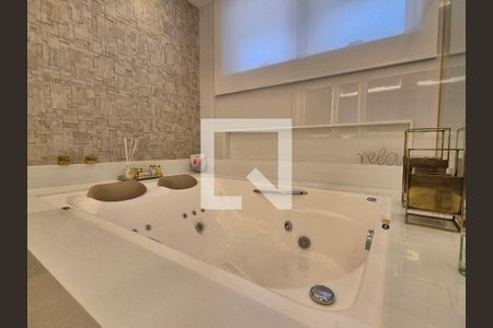 Casa de condomínio à venda com 400m², 5 quartos e 4 vagasBanheiro da Suíte 4