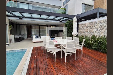 Casa de condomínio à venda com 400m², 5 quartos e 4 vagasÁrea externa