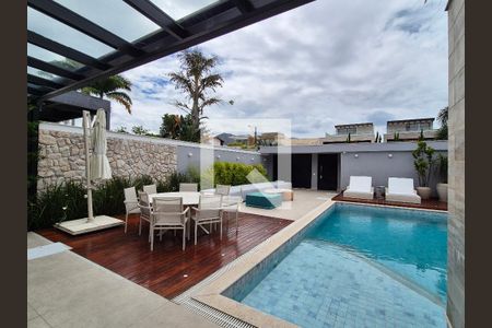 Casa de condomínio à venda com 400m², 5 quartos e 4 vagasÁrea externa