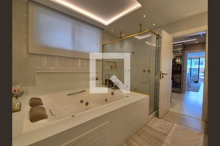 Casa de condomínio à venda com 400m², 5 quartos e 4 vagasBanheiro da Suíte 4