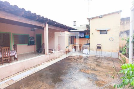 Casa para alugar com 210m², 3 quartos e 5 vagasQuintal