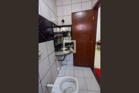 Casa para alugar com 210m², 3 quartos e 5 vagasBanheiro da Suite