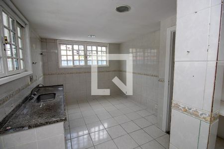 Casa de condomínio à venda com 300m², 3 quartos e 3 vagas Casa de condomínio à venda com 300m², 3 quartos e 3 vagasCozinha